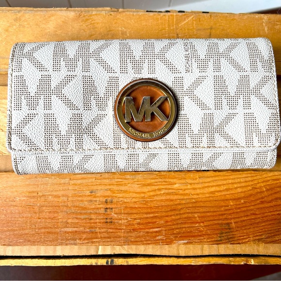 Michael Kors Handbags - Michael Kors Cream Logo Wallet